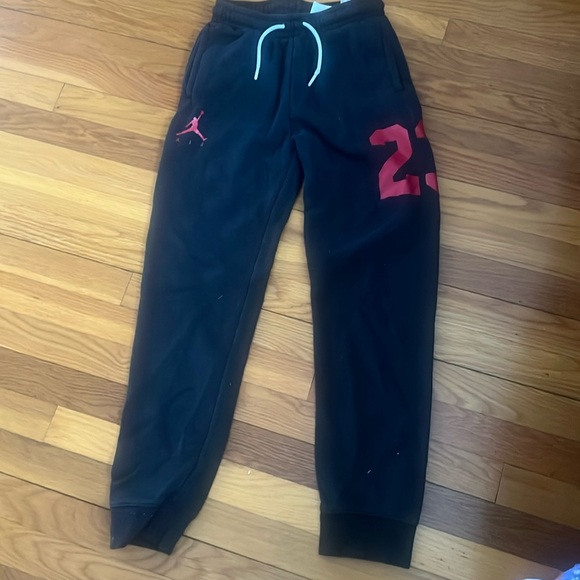 Jordan boys black and red sweatpants - Picture 3 of 4